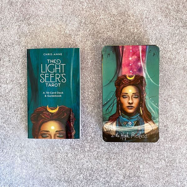Фото The Light Seer's Tarot (Таро Світлих Провидців) колоди карт від інтернет-магазину Sylarozumu.com.ua