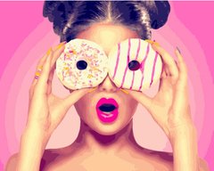 Фото Розмальовка по номерах Дівчина з пончиком (BK-GX26710) (Без коробки) від інтернет-магазину картин-розмальовок Sylarozumu.com.ua
