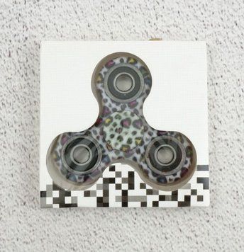 Спиннер Tri Fidget (Цветной Сердца)